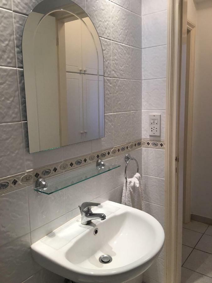 Limnaria Gardens - Modern 1 Bed, Walk To Beach & Shops Paphos 外观 照片