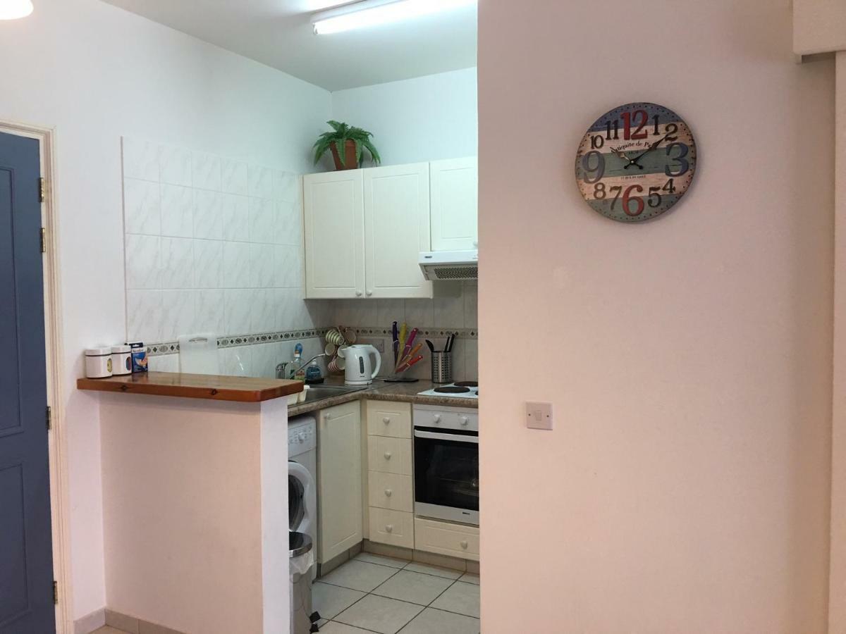 Limnaria Gardens - Modern 1 Bed, Walk To Beach & Shops Paphos 外观 照片