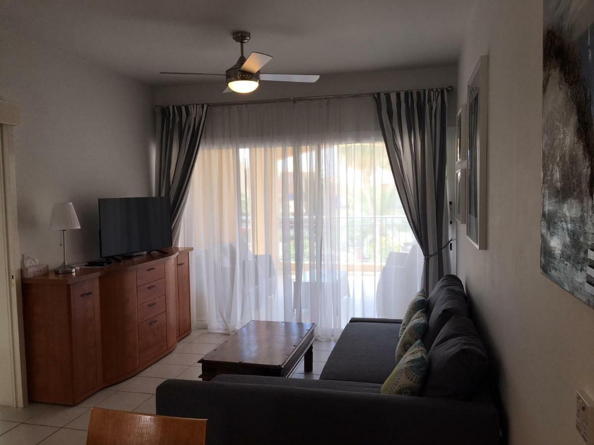 Limnaria Gardens - Modern 1 Bed, Walk To Beach & Shops Paphos 外观 照片