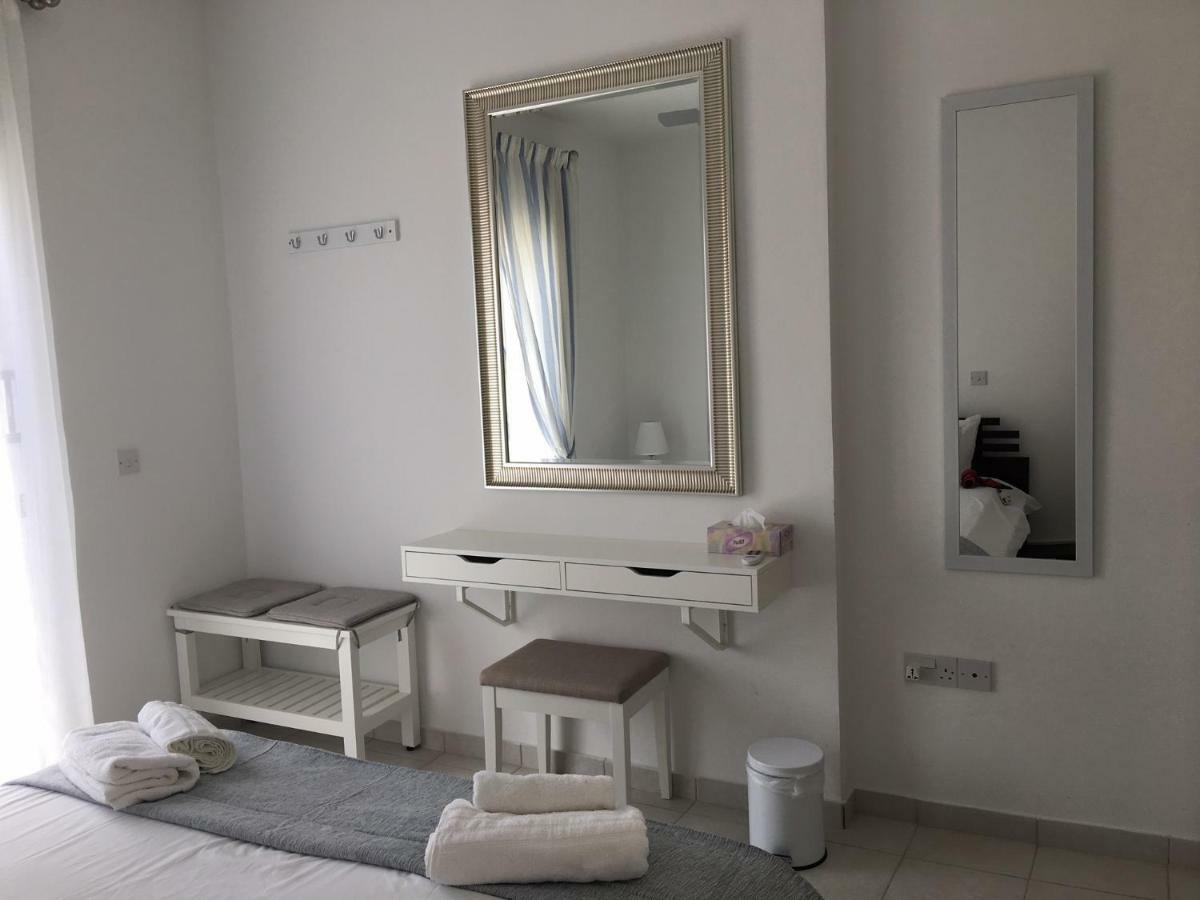 Limnaria Gardens - Modern 1 Bed, Walk To Beach & Shops Paphos 外观 照片